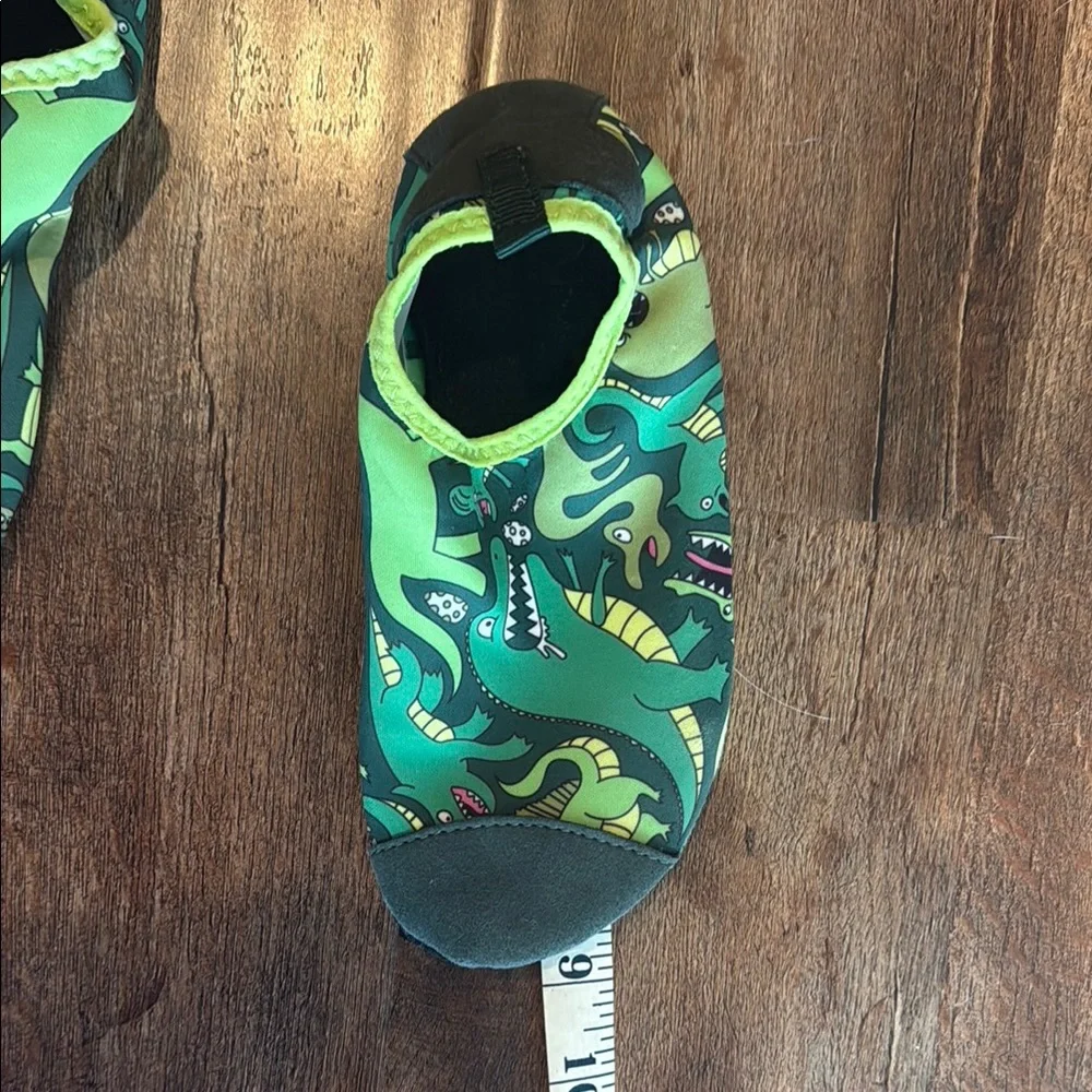 Green Alligator / Crocodile Quick Dry Non-Slip Water Shoes 34/35 Youth 3-4